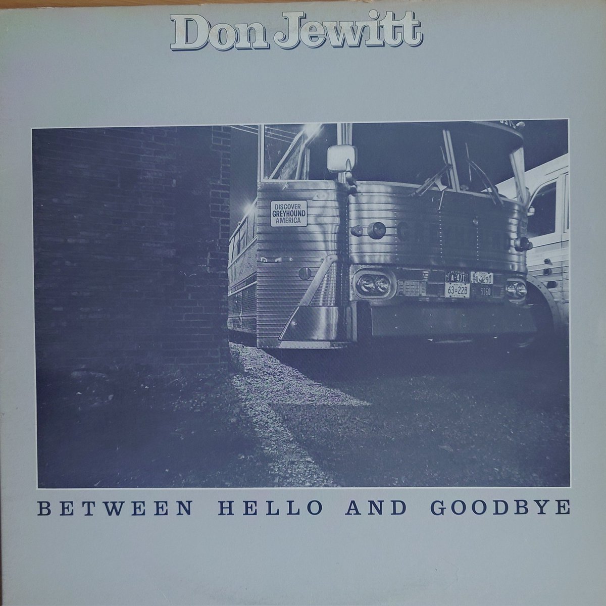 【新規出品】
Don Jewitt / Between Hello and Goodbye

Tony Kosinec が参加していることでも有名なアルバム。個人的には Ron Baumber と Len Udow とあわせて自主制作系トロント御三家と呼んでいます。いっこうに再発の気配がありません。
#シェア音楽棚tent    #西荻窪

blog.goo.ne.jp/milkwood/e/2a9…