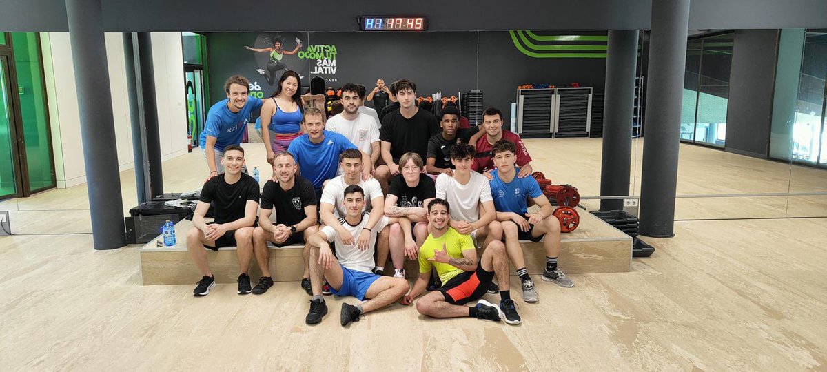 Nova actividade no marco da aula de emprendemento: Encontro do alumnado do CS de Ensinanza e Animación Socio deportiva con emprendedores das actividades físicas no ximnasio BeOne Fitness & Sport en Ourense #eduemprende