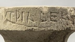 Looking forward to delivering my lecture on the history of laundry to the UK Women's Classical Committee today. Here's the 5th-c.-BCE proud dedication in the Parthenon of a water basin, inscribed THE WASHERWOMAN SMIKYTHE DEDICATED [THIS] AS A TITHE. I hope Athena liked it.