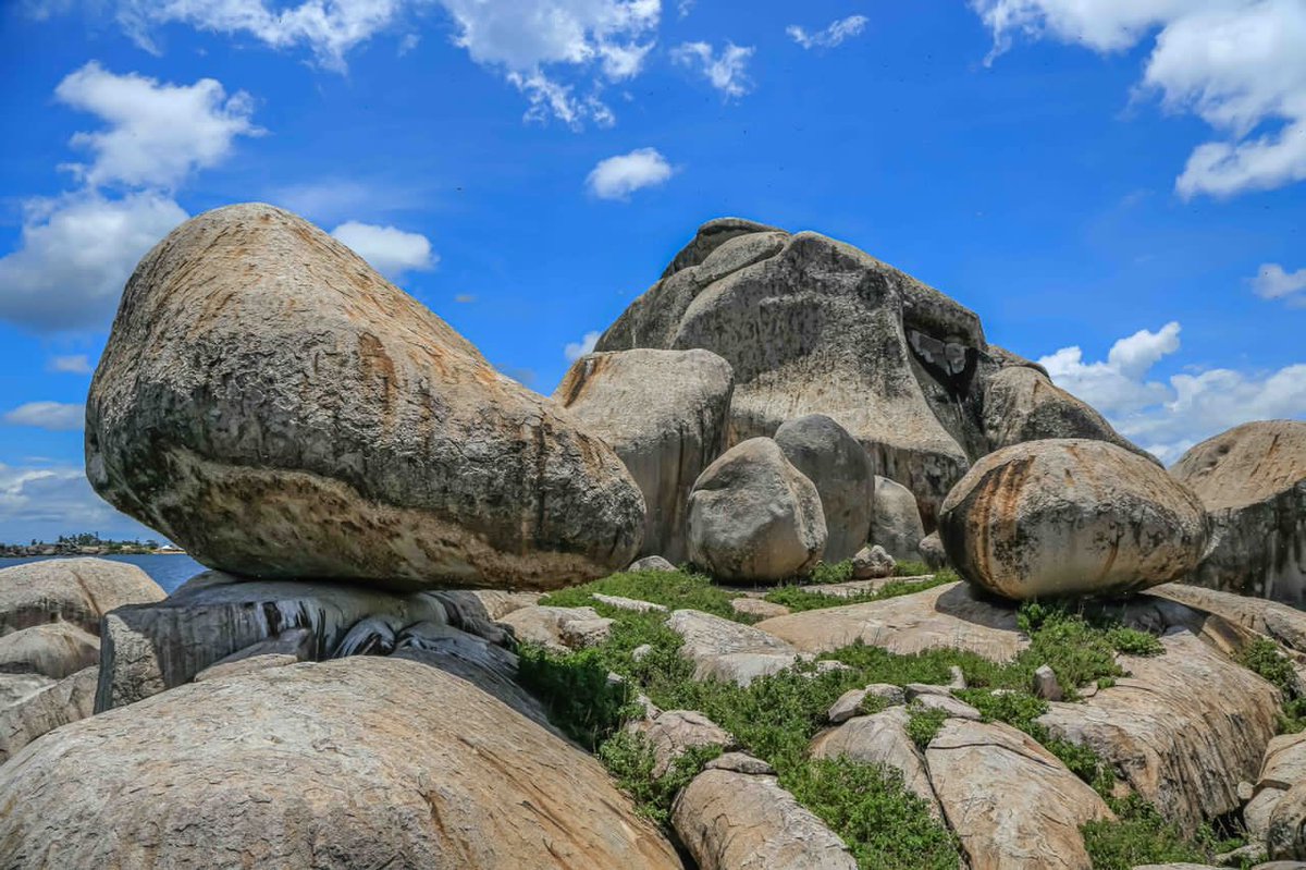 Have you been to Dolwe Island before? Well it is an island full of fascinating rocks and mystery paintings. It is located on the East of Lake Victoria in Namayingo district. Here is chance to tour it from 31st May to 3rd June at only 350k per head. #SecretsOfDolwe