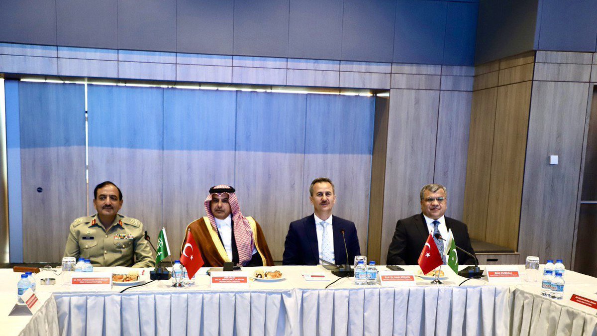 “Türkiye- Suudi Arabistan - Pakistan Savunma Sanayii İş Birliği Toplantısı’nın 5’incisi İstanbul’da gerçekleştirdik. Gerçekleştirdiğimiz ikili ve toplu görüşmelerde; Milli Savunma Bakan Yardımcımız Sayın Bilal Durdalı, Suudi Arabistan Savunma Bakan Yardımcısı Sayın Talal Bin…