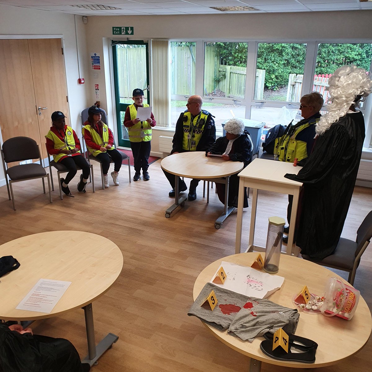 Following on from last weeks mock crime scene 🔍 the Junior PCSO's from Stoke Heath Primary School took part in a mock court drama👩‍⚖️. The officer was found guilty of stealing the tub of sweets, and sentenced to 30 years in prison.👮