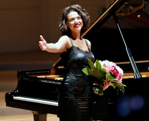Mon coup de ❤️ de la semaine @radioclassique pour la pianiste Khatia Buniatishvili de 17h à 18h #lescarnetsdegautiercapucon #saison5 
#KhatiaBuniatishvili @BuniatishviliKh #GautierCapucon