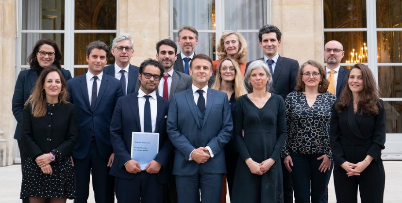 Le rapport de la commission Ecran vient d’être publié. Entre interdictions, prévention et marchandisation de la jeunesse. Que peut-on en retenir ? Réponses dans @LeMeilleurdesM avec @jeancattan @CeliaZolynski Karl Pineau.@OdileJacob @CNNum 21h sur @franceculture @Lesmatinsfcult