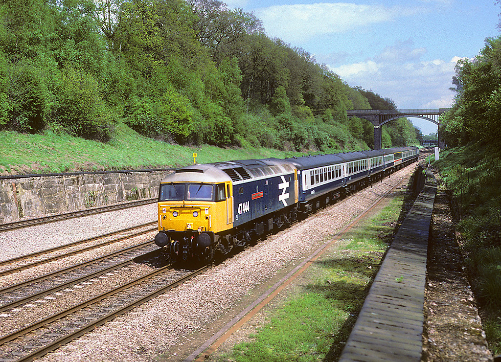 47.444 plies through a sunny Sonning cutting, Reading, in May 1986
[54A South dock]
flic.kr/p/2kZLbfF