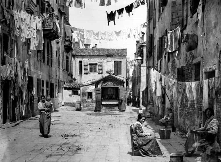 “come a quei tempi di Goldoni la vedrai” Il Capitello e la Corte di Ca' Sarasina. Venezia 1895 - 1905 Tomaso Filippi