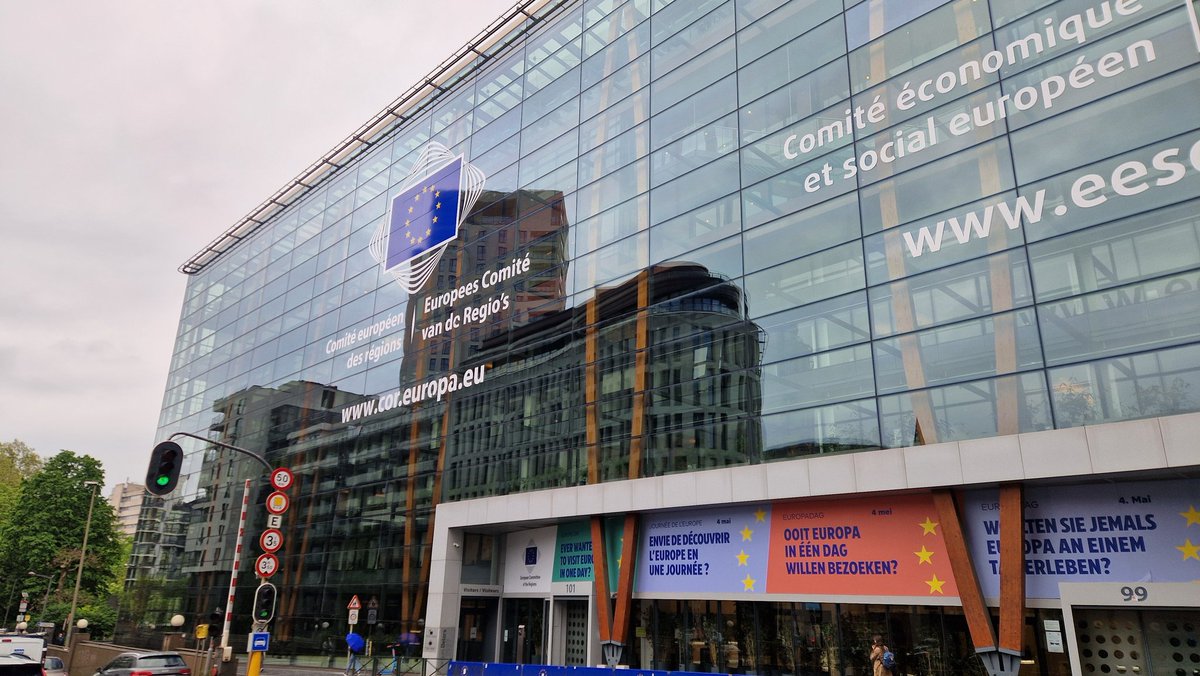 Are you in #Brussels tomorrow? Interested in the #EU, then join #EUopenDoors where you can visit the #EUinstitutions #EuropeDay #EUinmyRegion and get informed for #EP2024 #UseMyVote 

Photo:  #Regions and #Cities #elected #politicians = @EU_CoR