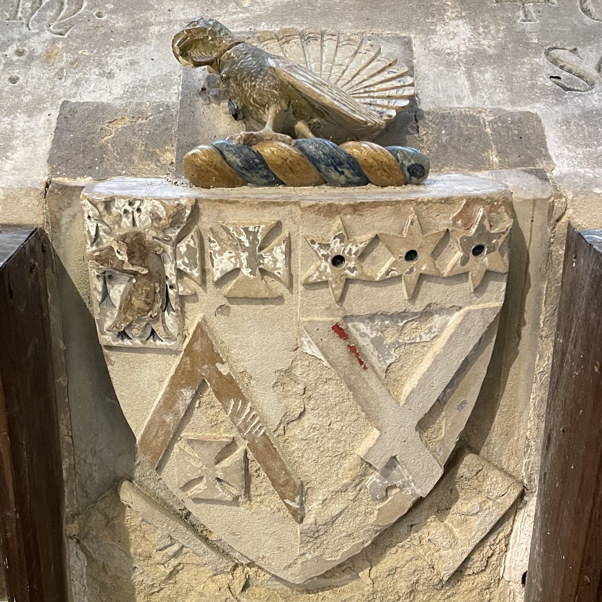 It’s not very seasonal to be talking turkey in May but I was reminded of William Strickland when I saw his coat of arms at St Mary’s Deerhurst, yesterday. Read about him here rosemarygriggs.co.uk/blog/36/ #turkey #LesArmoiriesdeVendredi