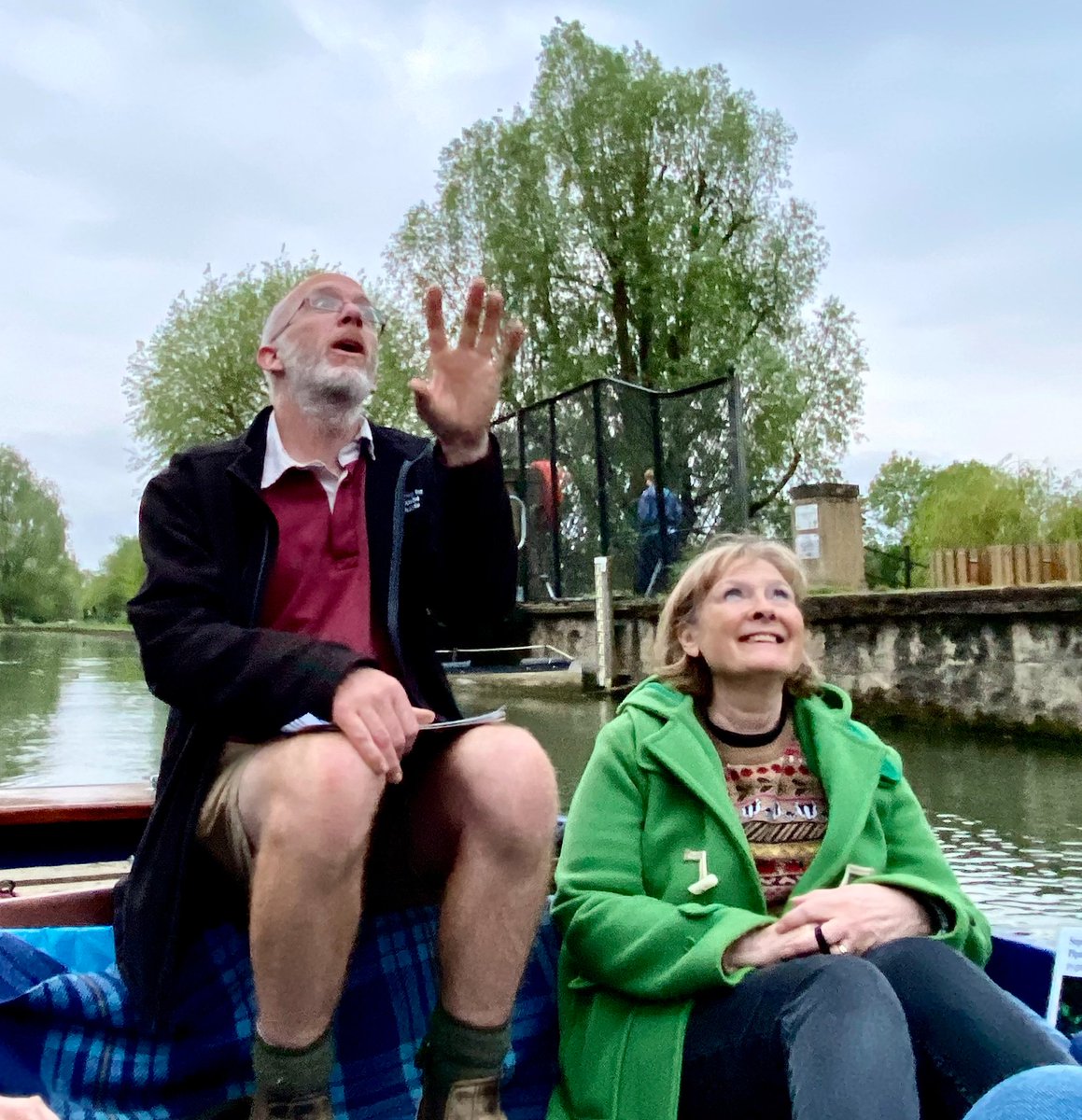 Glorious bat punt: pipistrelle, sop pipistrelle, Daubenton's and serotine bats heard, plus sedge and Cetti's warblers part of rich riverbank chorus. 
🙌🙏 Iain Webb + Scudamore's chauffeur Oscar
Get booking! wildlifebcn.org/bat-punts

@CraigBennett3 @Marthakearney @WildlifeTrusts