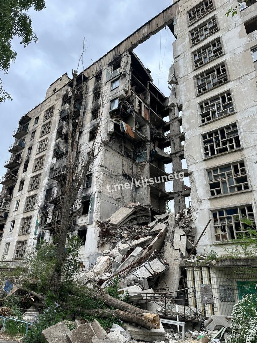 Destroyed residential buildings in occupied Sievierodonetsk #russiaisaterroriststate #Ukraine #Luhanskoblast #WarinUkraine #StopRussia #UkraineWar #UkraineRussianWar #RussianUkraineWar #StandWithUkraine #RussianWarCrimes