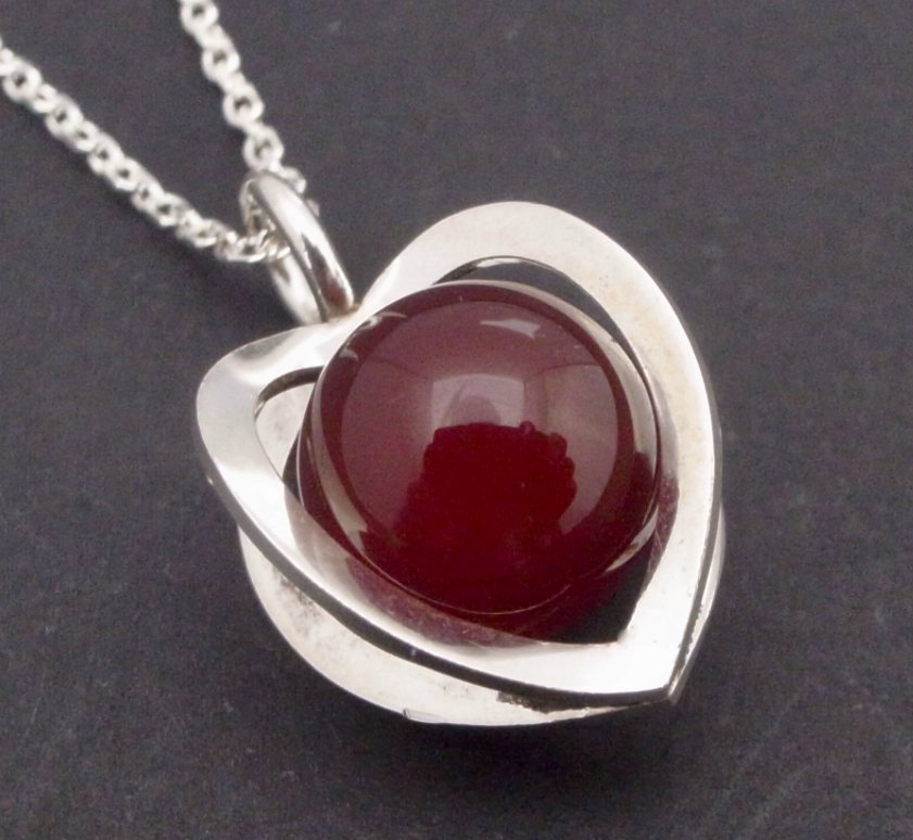 Elis Kauppi for Kupittaan Kulta, carnelian bead set silver heart pendant on chain, #Finland, circa 1975. New to johnkelly1880.co.uk, visit for more info & images, or DM me, free UK P&P. SOLD #jewellery #vintage #vintagejewellery #preowned #preownedjewellery #nordicjewellery