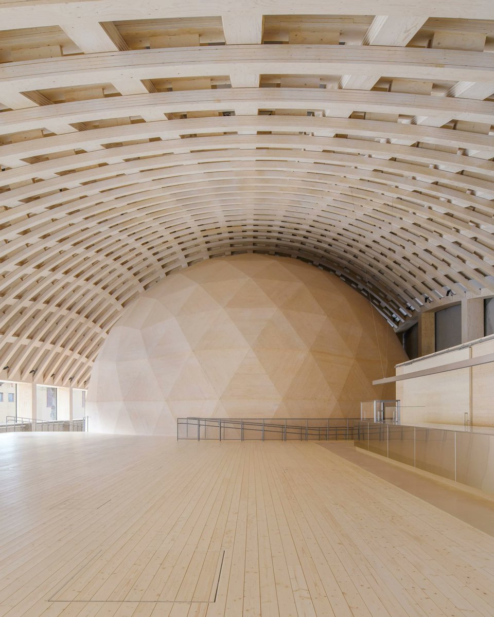 277 pieces of triangular cross-laminated timber (CLT) create this quite beautiful timber grid-shell and space at the National Swedish Museum of Technology By Elding Oscarson Architects dezeen.com/2024/05/02/wis…