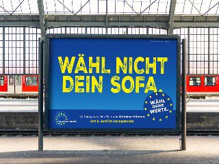 Ja. Viele glitzernde Gedanken von @berndulrich & @RichterHedwig in der @schaubuehne - cool moderiert von @vieuxrenard. Auch schön: Perlige Gespräche danach mit @Alex_J_Thiele @jsprondel @annewill #EUDemocracy #WählNichtDeinSofa #VerteidigeDasHerzEuropas 👉pulseofeurope.eu