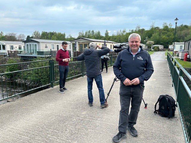 🎥 An early start for member Thomas Marshall of Riverside Caravan Park today, as he's busy championing the caravan and touring parks industry and the benefits of a UK staycation in a cosy caravan.
Catch him on BBC1 at 8.50am, or watch on iPlayer!
#ukstaycation #dogfriendly