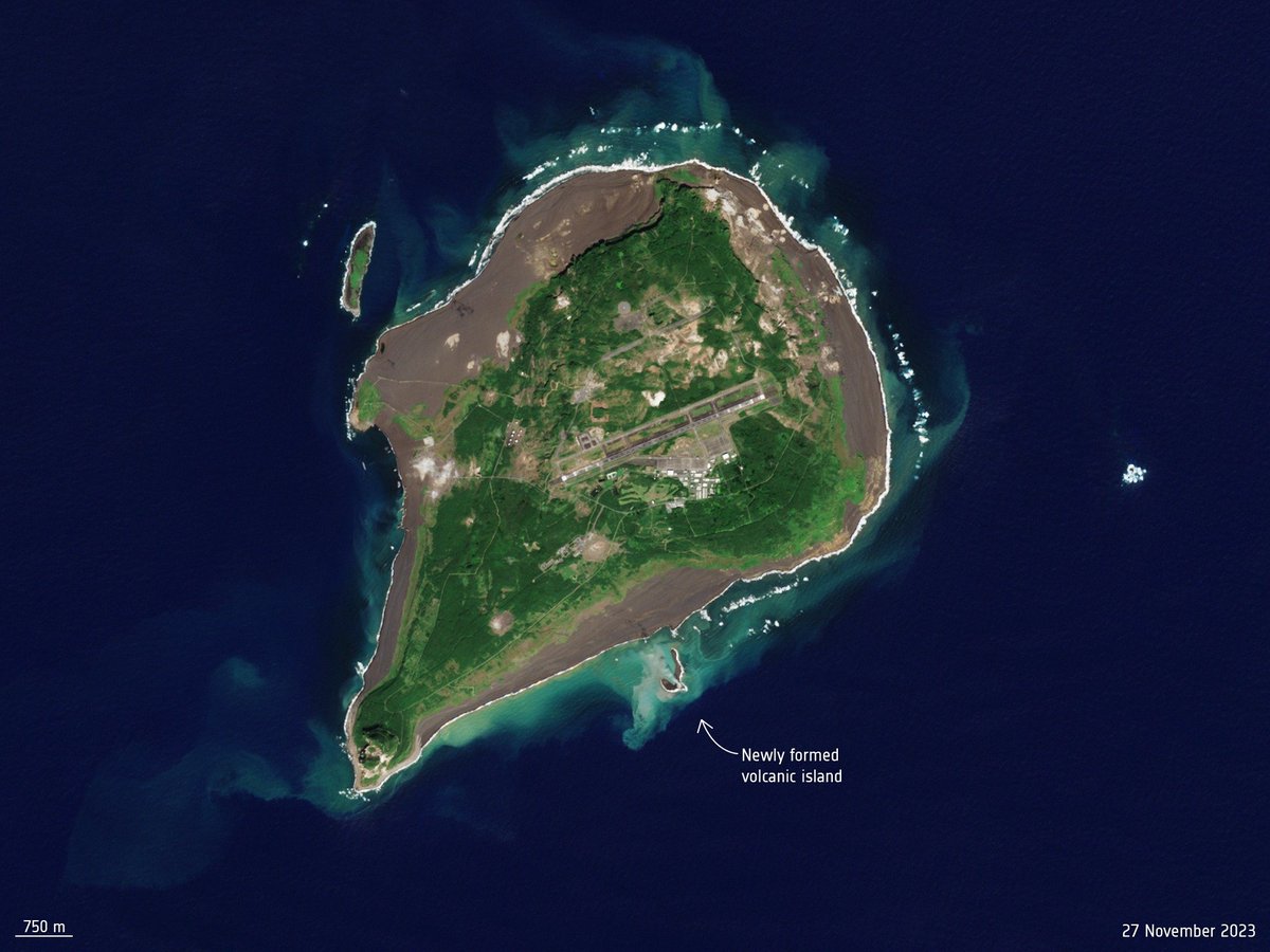 Have we spotted the Millennium Falcon from space??

Not quite but we did spot Japan's newest island growing! 🌋

The image taken by Copernicus EU #Sentinel2 in November 2023 showed how the island had grown, due to activity of the underwater volcano.

📸 esa.int/.../2023/12/Vo…
