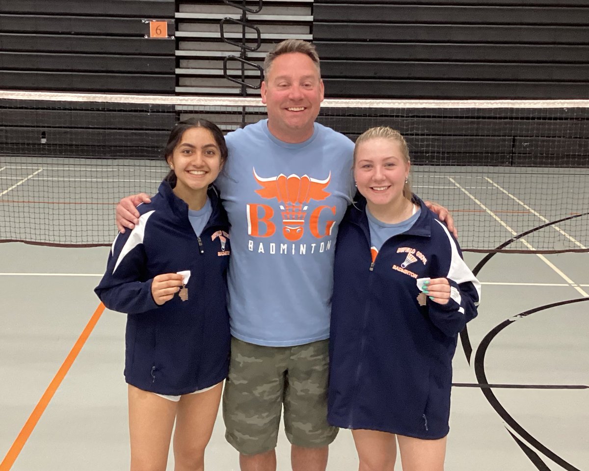 Bison Badminton headed back to state! Congrats to Zosia, Maahi, Mia, Olesia, Nastiya and Anna for all the sweat, hard work and tenacity in placing 2nd at the IHSA Sectional Tournament. Mia, Zosia and Maahi bring home 3rd place IHSA hardware! Knucks Up BG Badminton!