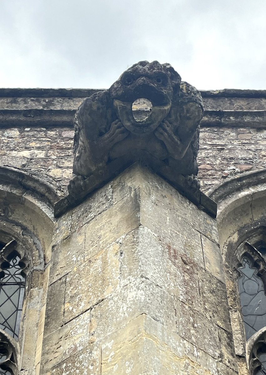 OMG it’s actually Friday!!! 😮😃
The gargoyles from St. Mary Magdalene, Brampton, Cambridgeshire, wish you a lovely weekend 😊