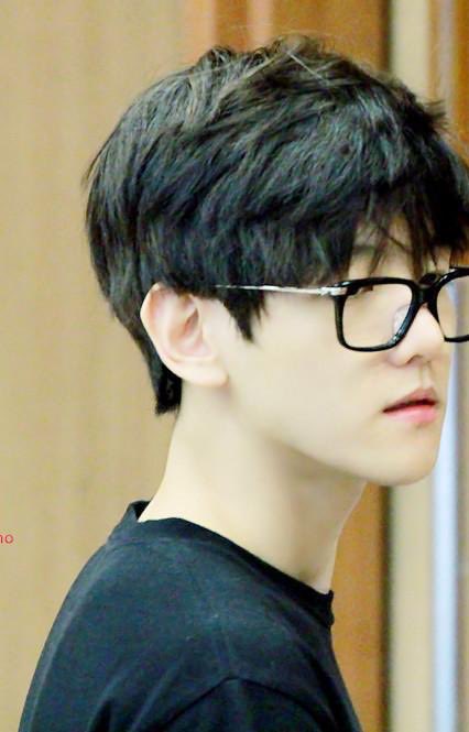 candybaek506's tweet photo. 아제발 안경 백현…🖤 https://t.co/UwquX5DFrX