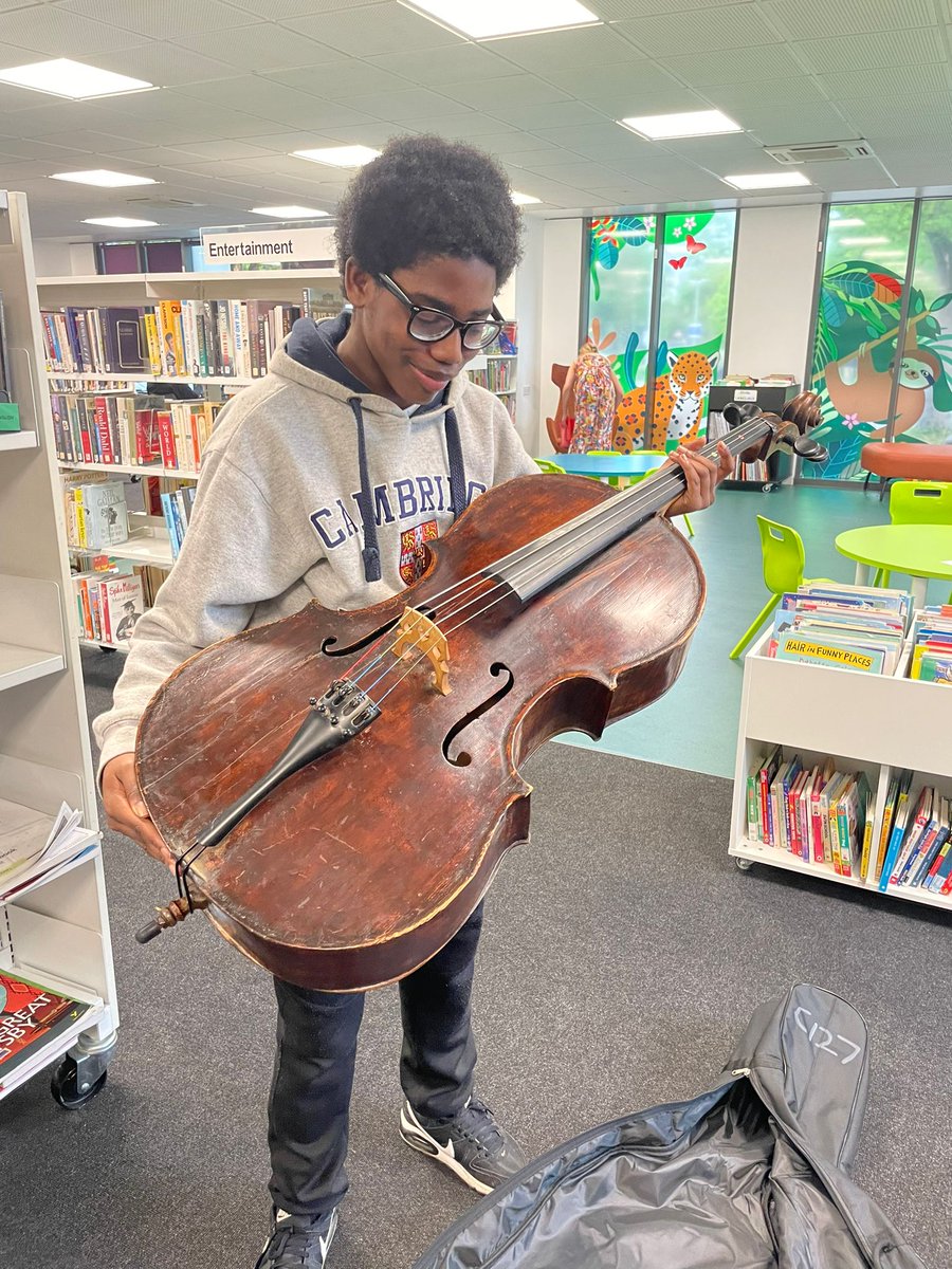 This is Jason (aged 13) 🎻 Jason has been learning cello for 2 years. His cello was donated by @ClaraRundell, and belonged to her grandfather. With the help of @Woodtonesmusic, who repaired the 110yo cello, the cello is now in Jason's capable hands - 'I love how it bellows' 🧡