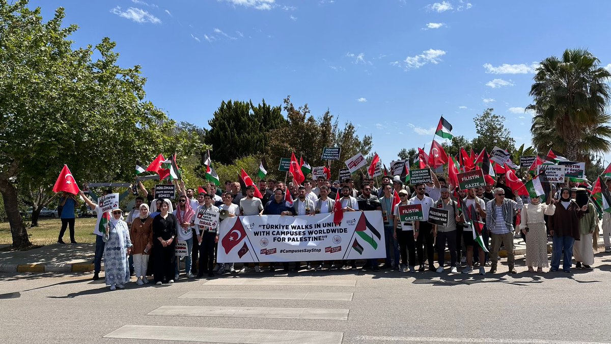 📍Akdeniz Üniversitesi 
     Filistin Halkı Yalnız Değildir!