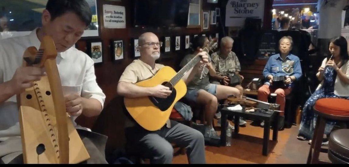 🎶  Traditional Irish Music Session 🎶

🔹 Saturday from 4pm‼️

🔹 All welcome to join in, bring your instrument and pick a song‼️

🎵  #tradsessions🎶🎻 #theblarneystonebkk #bangkok #nana #breakfast #livemusic #IrishPub