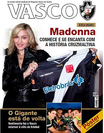 central_gama's tweet photo. Em 1993, Madonna vestiu a camisa do Flamengo, porém assim como seu amigo Michael Jackson, em 2009 conheceu a história do Vasco e se apaixonou, chegando a ser causa da revista Vasco. 

Se todos os famosos milionários são Vasco, por que eles não se juntam e compram o Vasco? 

Madonna compra o Vasco, por favor🙏