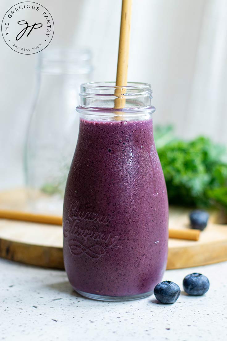 Kale Blueberry Smoothie Recipe @graciouspantry thegraciouspantry.com/kale-blueberry… #NoAddedGluten #PaleoRecipes #Smoothies #LowSodium #NoAddedEggs #AllergyFriendlyRecipes #NoAddedDairy #Vegan #SugarFreeRecipes #Vegetarian #toCalories