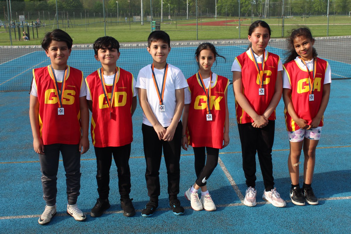 A superb effort from our Y3/4 children at the High Five Netball tournament at Shobnall last night - Team 1 came runners up and received silver medals. Thanks to parents for their great support and @Eaststaffssp, particularly the young leaders, for running another great event.