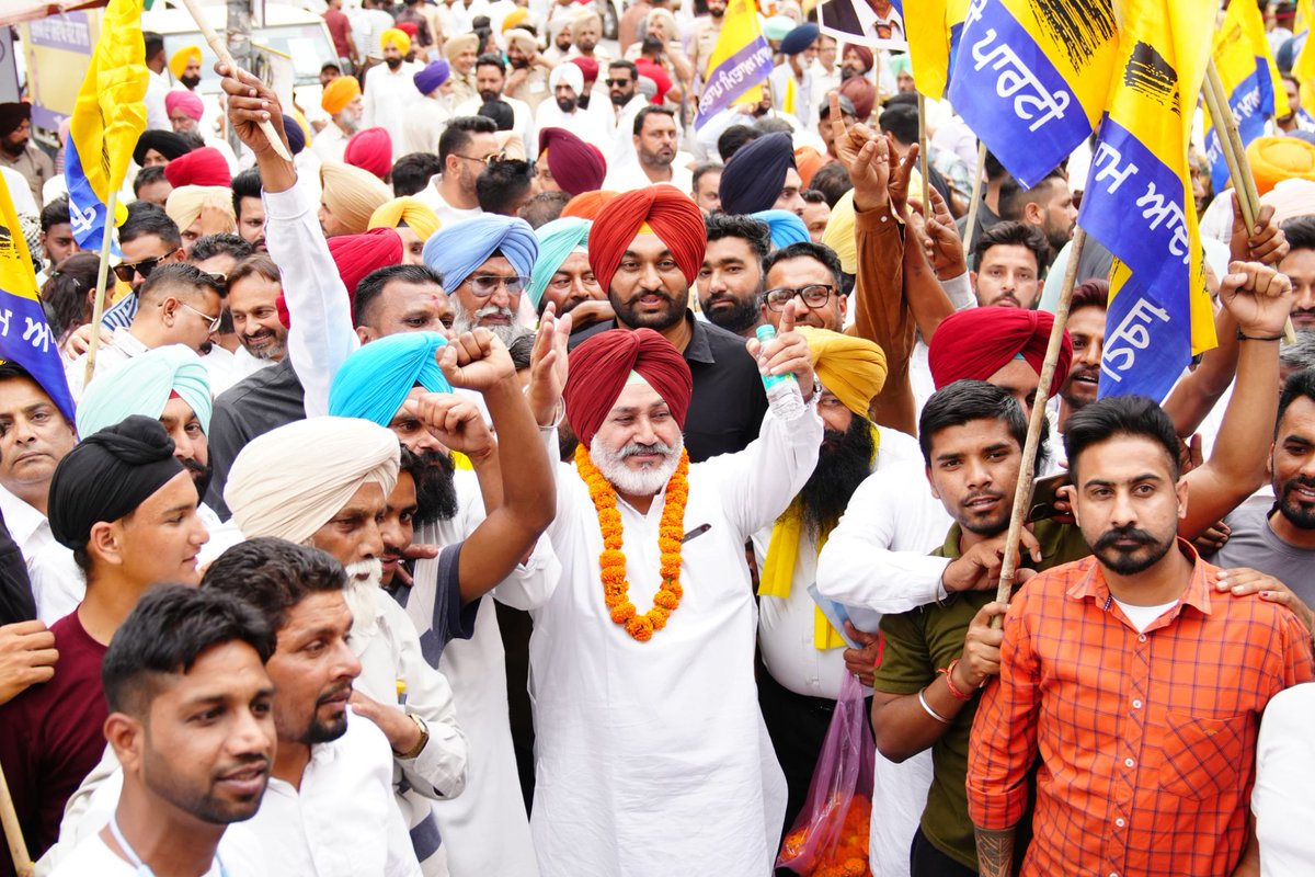 Punjab Banega Hero Is Vari 13-00 🔥🔥 CM @BhagwantMann today held a roadshow in favour of AAP Lok Sabha candidate from Patiala Dr. @AAPbalbir The HUGE crowd gathered for the Aam Aadmi Party today, clearly indicates AAP's Tsunami in Patiala #LokSabhaElections2024