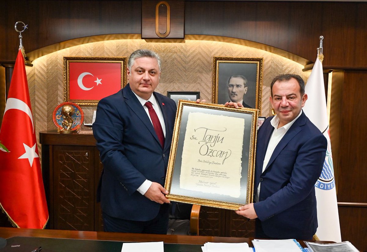 Yalova Belediye Başkanımız Sayın Mehmet Gürel’i makamında ziyaret ettim. Sıcak karşılamaları için teşekkür ediyor, yeni görevinde başarılar diliyorum.