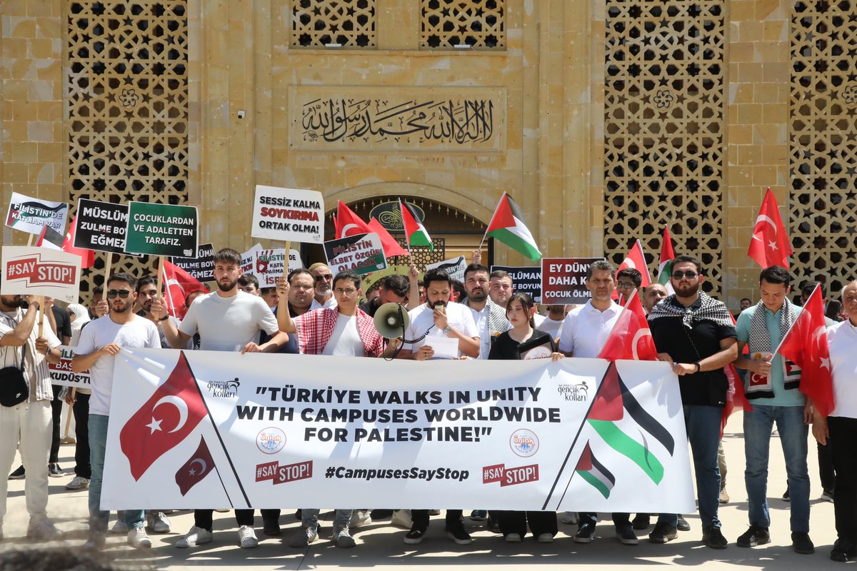 Zalim İsrail zulmünün karşısında, Filistinli kardeşlerimizin yanındayız ! Üni AK tarafından Cuma Namazı sonrası düzenlenen yürüyüşe katıldık. @antalyauniak @NiyaziAlkan007