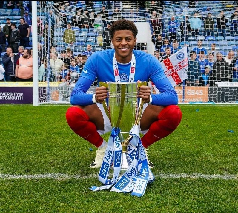 Seven years in League One, Thought we'd never leave, Signed Kusini Yengi, To take us up the league, To take us up the league.🏆

#Pompey