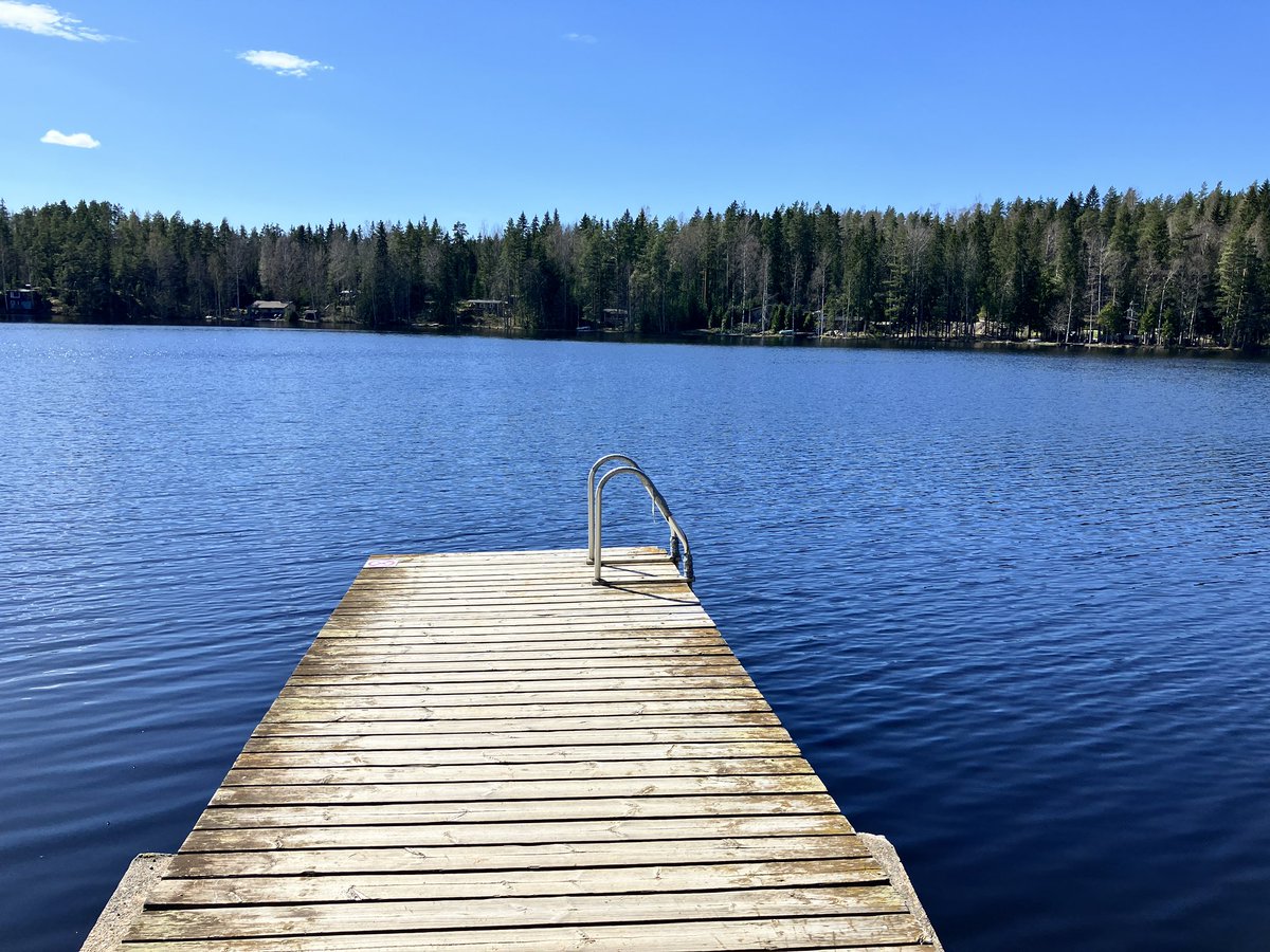 Merkkaamassa #Juhannusrastit rasteja. Lämmin päivä, +19, lenkin lopuksi oli mukava käydä uimassa. Metsäkirviset lauloivat taukoamatta, metsonkin näin ja kuulin hiirihaukan. Kiva luontoretki ja samalla hyödyllistä #suunnistus-hommaa. #Salo