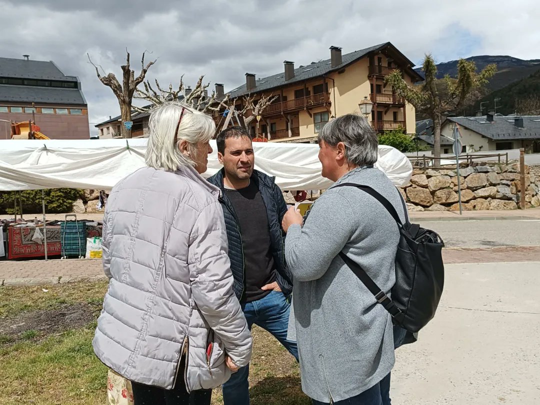 📌 Des del mercat de #PontDeSuert fins al de #BellverDeCerdanya, continuem explicat el projecte d'<a href="/Esquerra_ERC/">Esquerra Republicana</a> per la vegueria de l'#AltPirineu i #Aran✊️

🗣 Amb les candidates pirinenques <a href="/BombardoRoser/">Roser Bombardó</a> i <a href="/NorayRosa/">Rosa Noray Vidal</a>‼️

#AlCostatdelaGent 
#AlCostatDelPirineuiAran