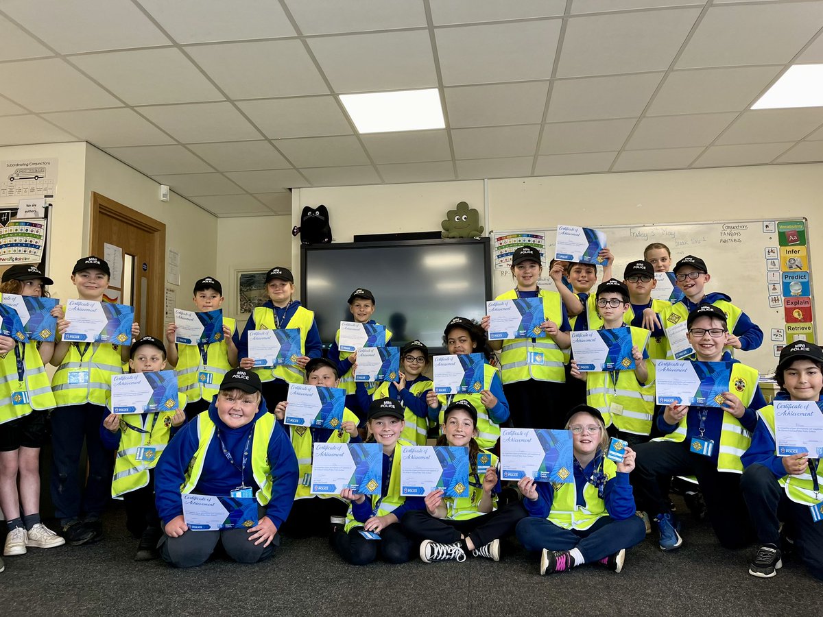 Well done yr5 Mini Police @WidewellPrimary such a fantastic assembly sharing your learning today. what a super class Miss Hornsby 👏🏻keep up the great work #minipolice #buildingconfidence #safecommunities @DC_Police @DCPolVolunteers @CrownhillPolice @DevonportPolice @discoverymat