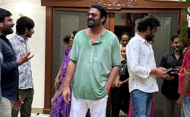 @TrackTwood Bro lottery african buffalo fans commenting about Vijay’s look 🥱

Latest prabASS anna chapri look 🐃😭🤣