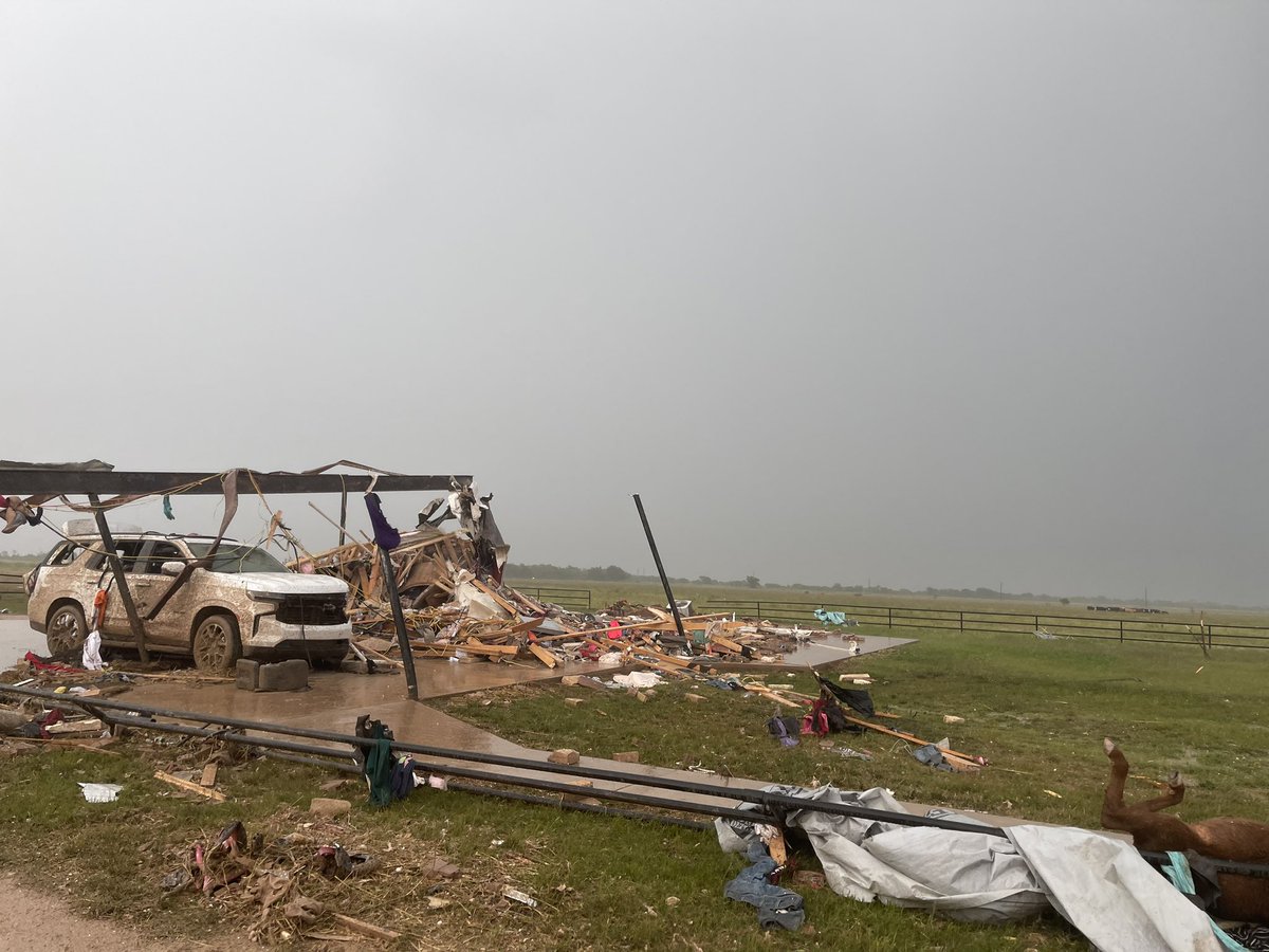 Bradye_McQueen's tweet image. My cousin’s house completely destroyed. I’ll be connecting with them ASAP this morning after I get my kids off to school, and I’ll be sharing their needs and any updates I can. Thanks everyone for your love and support, especially @FreddyMcKinneyR &amp;amp;