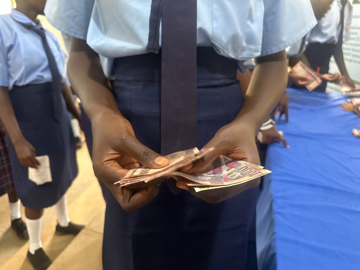 1/2 Over 427,000 girls received a #GESS #CashTransfer during the 2023/2024 payment process, which ended last month. The cash transfers to all schoolgirls from primary 5 to secondary 4 are intended to lift the financial burden from parents and encourage girls to stay in school.