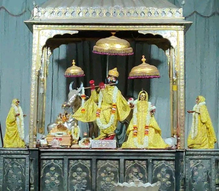श्री राधे गोविन्द देव जी -जयपुर के आराध्य देव आओ बसाये मन मंदिर में झांकी राधेश्याम की। जिसके मन में श्याम नहीं, वो काया किस काम की। #जय_श्री_हरि #राधे_राधे