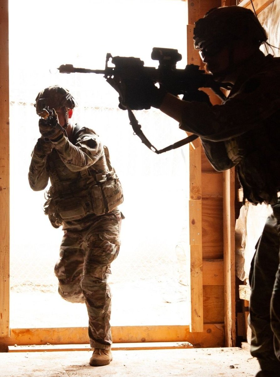 Soldiers from the 56th Stryker Brigade Combat Team who are deployed to Africa in support of @CJTFHOA conduct close quarters combat training with @USNavy explosive ordnance disposal (EOD) personnel recently at @Camp_Lemonnier, Djibouti.