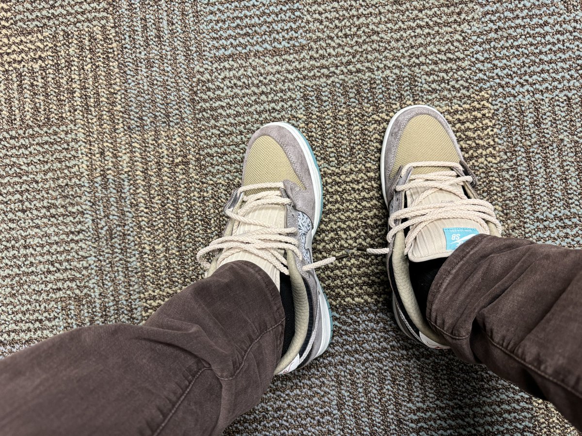 westeves25's tweet photo. #KOTD #Nike #DunklowSb #SBDunks It’s always a discussion about resell, somehow. However, these “BigMoneySavings” aren’t selling much above retail yet these have GOT to be my favorite pick up in months… so 🔥 https://t.co/h9hh6BFaBN