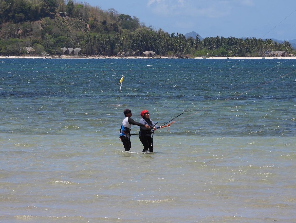 Student are eager to become kiters. #kitesurfschool #lessons #elnido