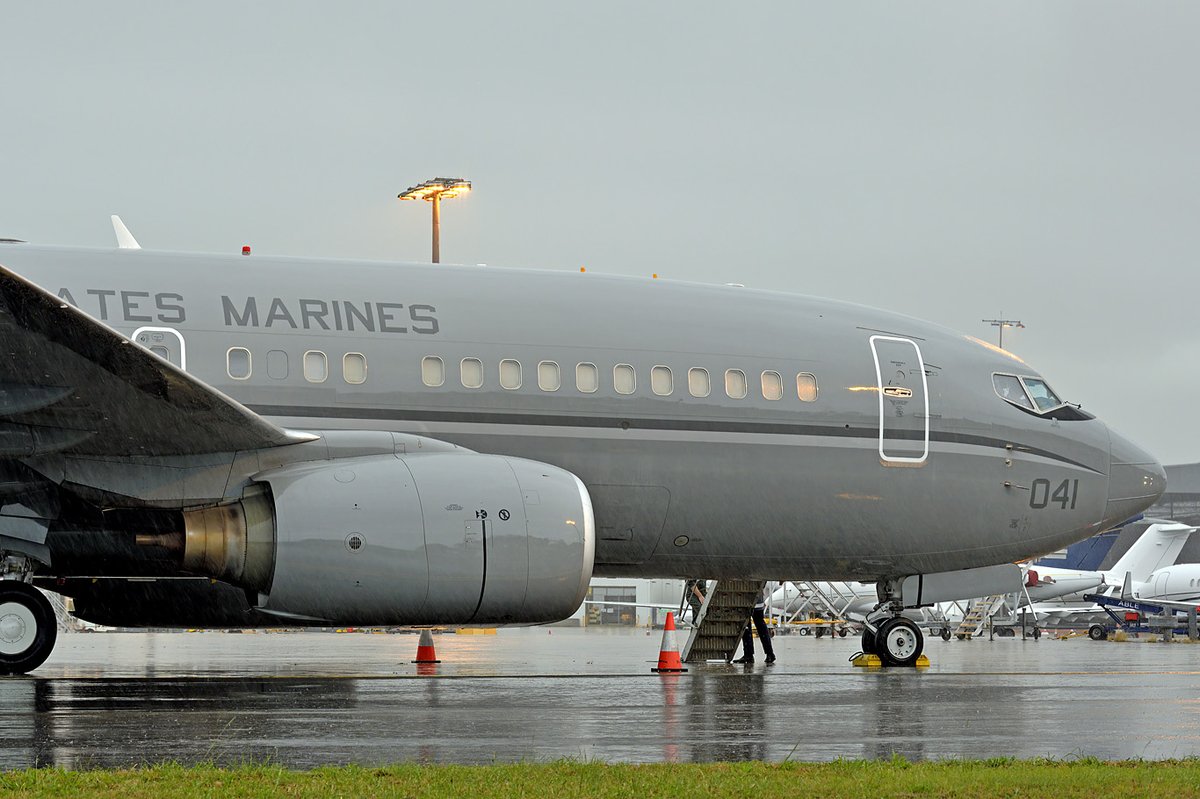 With an umbrella in one hand, camera in the other, and shooting through the Security Fence, this was United States Marines C-40A 710041 (Serial 30184) arriving at @SydneyAirport this afternoon. Only on the ground for 1hr 34min then back to Darwin