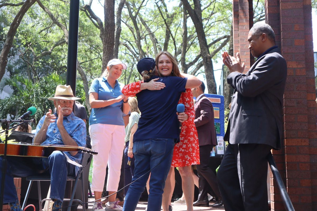 Alongside @HouseDemocrats and @POTUS, I will always put People Over Politics to lower costs, grow the middle class, and defend our fundamental freedoms for all my neighbors 👏