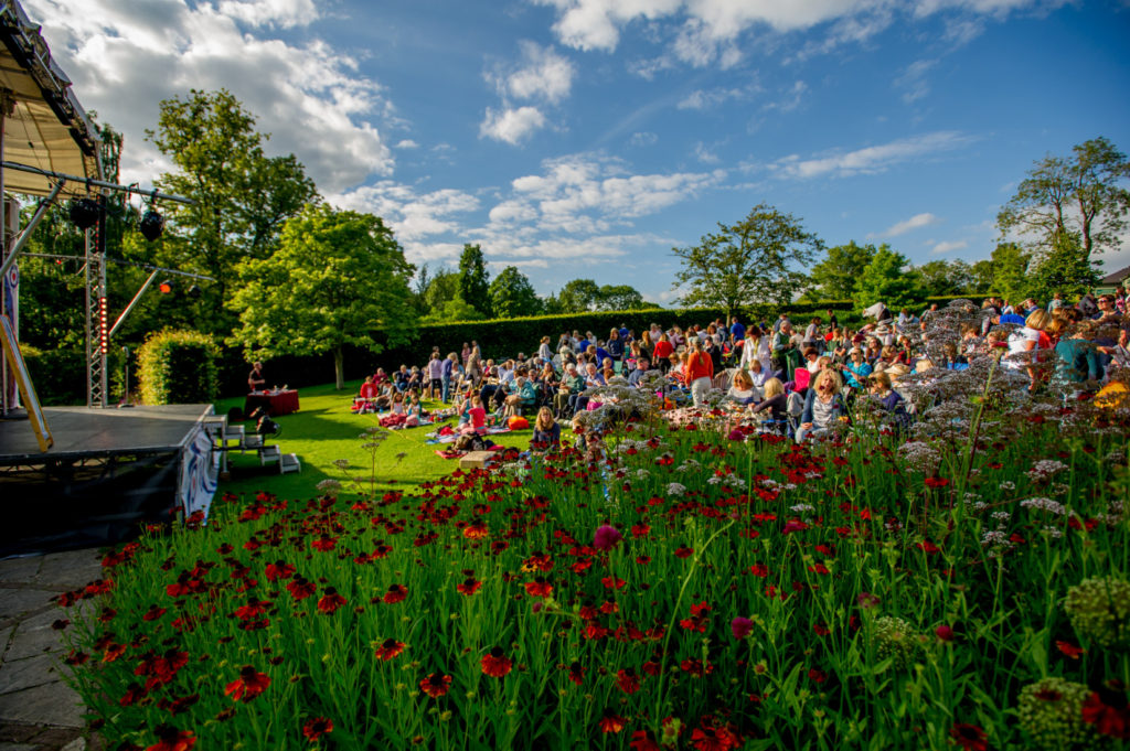 Summer wouldn’t quite be the same without Oddsocks, and this year the Festival legends are back to sprinkle some more outdoor theatre magic and will be performing Shakespeare’s Julius Caesar at of RHS Harlow Carr on July 2 & 3. #hdcc #harrogate #business loom.ly/LW4PksA