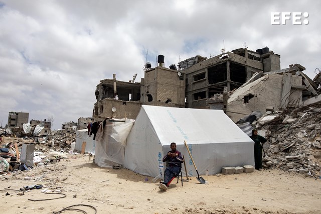 Los muertos en Gaza aumentan a 34.622.

Ningún conflicto ha causado un nivel de destrucción similar al de Gaza desde la Segunda Guerra Mundial.

Más del 70 % de todas las viviendas han sido destruidas.

efe.com/mundo/2024-05-…