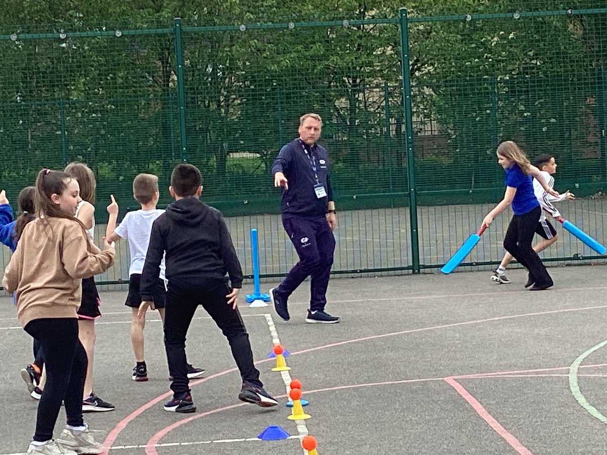 HighViewY4's tweet image. We’ve had a great experience today having a training session from one of The Yorkshire Cricket Board coaches. It was great fun! ⁦@Yorkshirecb⁩ #activefun #sportisfun
