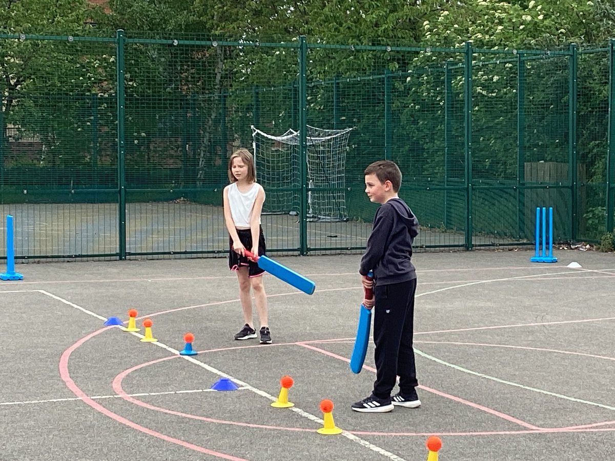 HighViewY4's tweet image. We’ve had a great experience today having a training session from one of The Yorkshire Cricket Board coaches. It was great fun! ⁦@Yorkshirecb⁩ #activefun #sportisfun