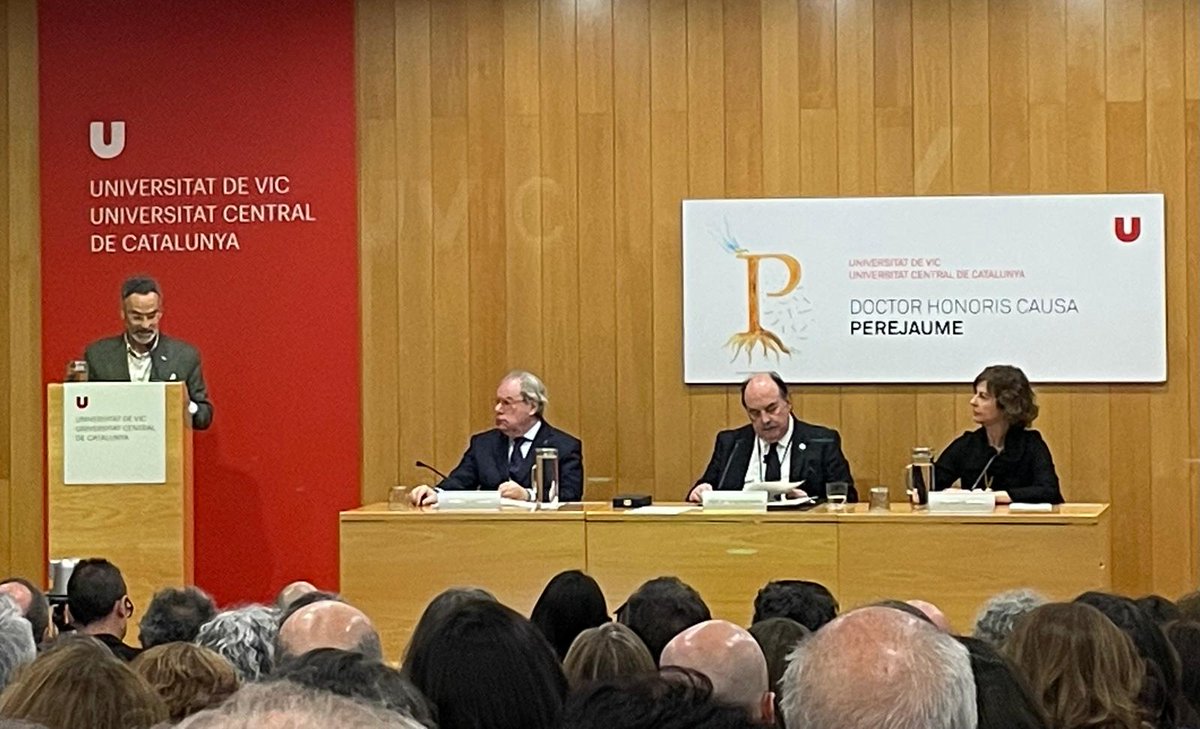 Avui hem investit Perejaume com a doctor honoris causa de la <a href="/uvic_ucc/">UVic-UCC</a>. El Dr. Eduard Ramírez ha parlat com a padrí del doctorand