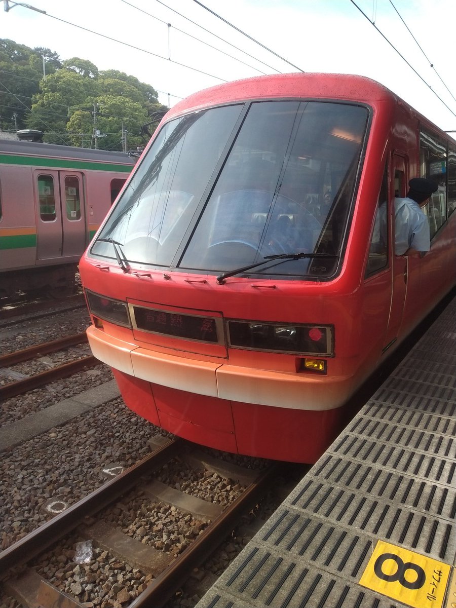@TsugioMatsuda 伊豆急行線のこれでも普通運賃だけで乗れる電車🚃です。🙇🙇🙇